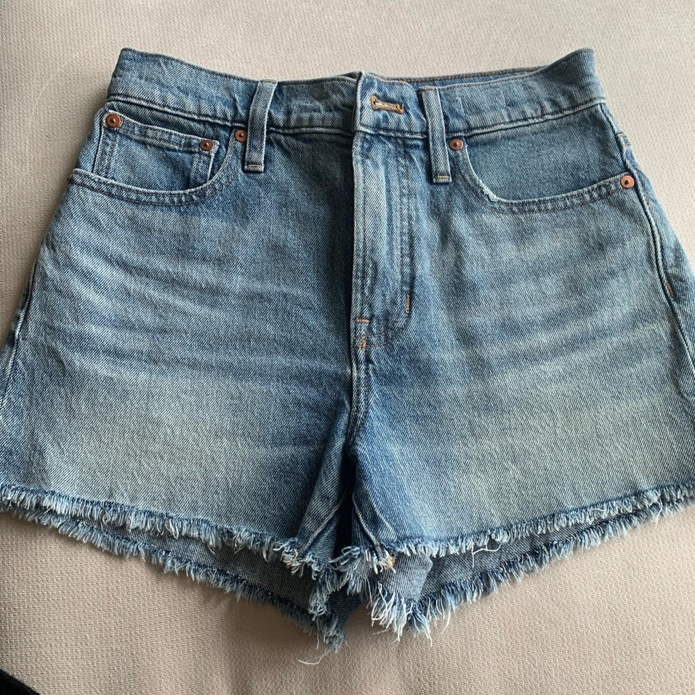 Madewell - the perfect jean short